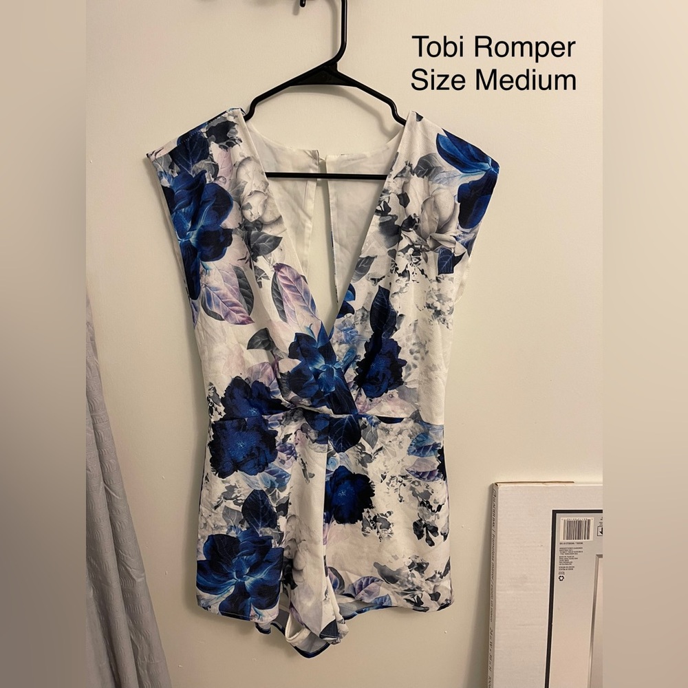 Tobi floral romper size medium